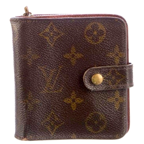 Louis Vuitton Zippy Compact Wallet• From the 2011...